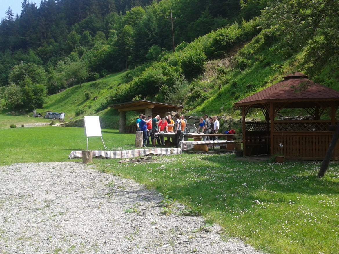 Relaxačný areál za potokom teambuilding